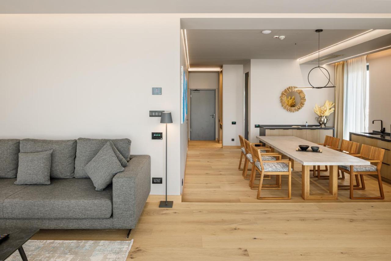 Hotel Qosmo 4*