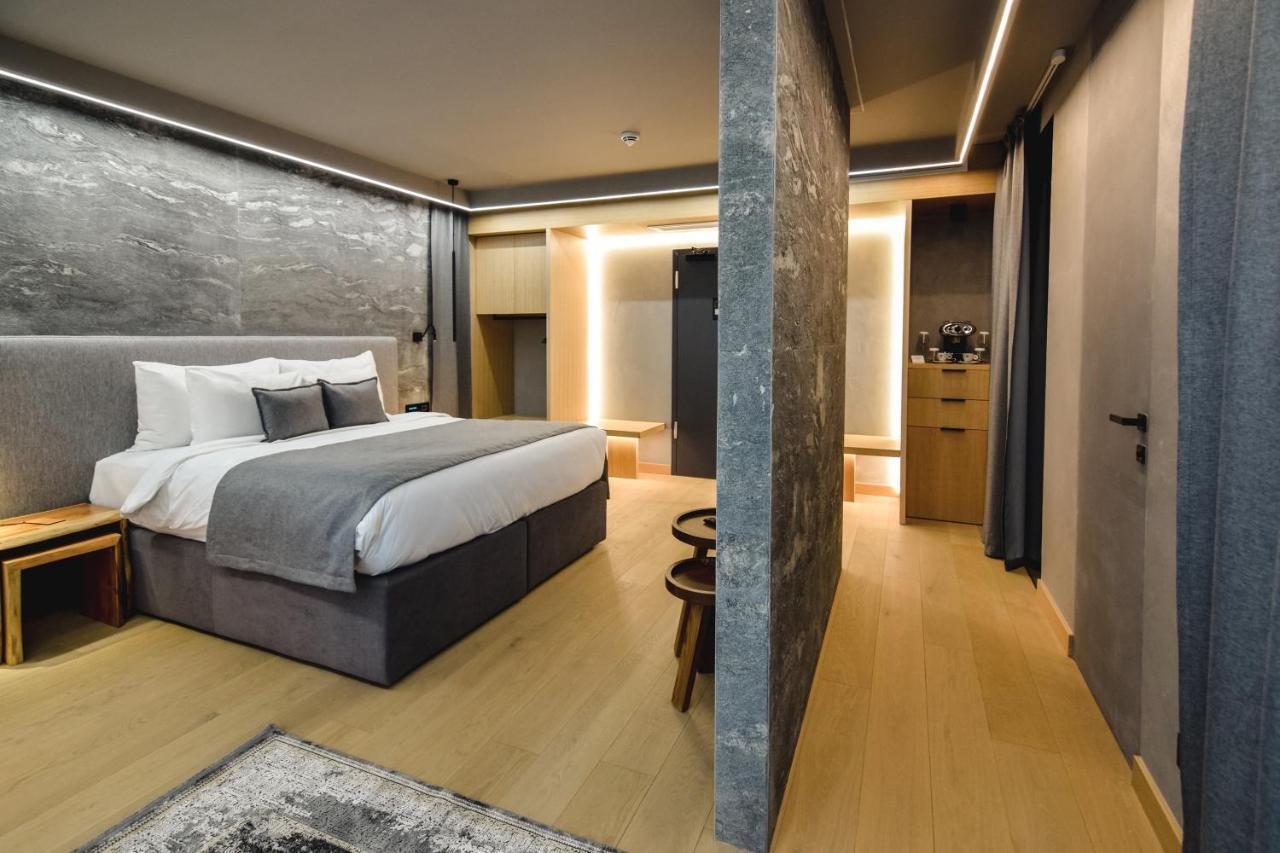 Hotel Qosmo 4*