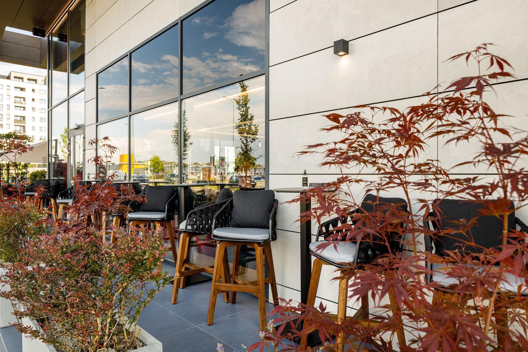 Hotel Qosmo 4*