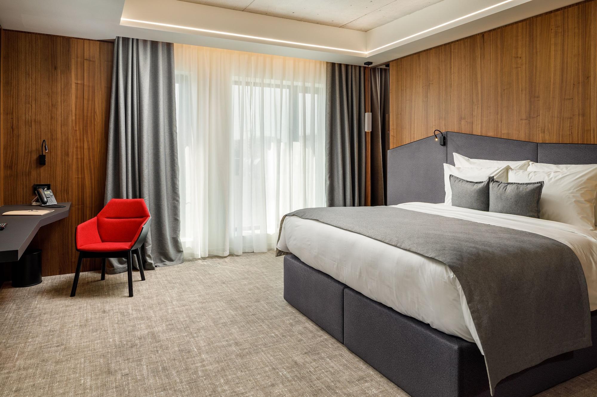 Qosmo Hotel