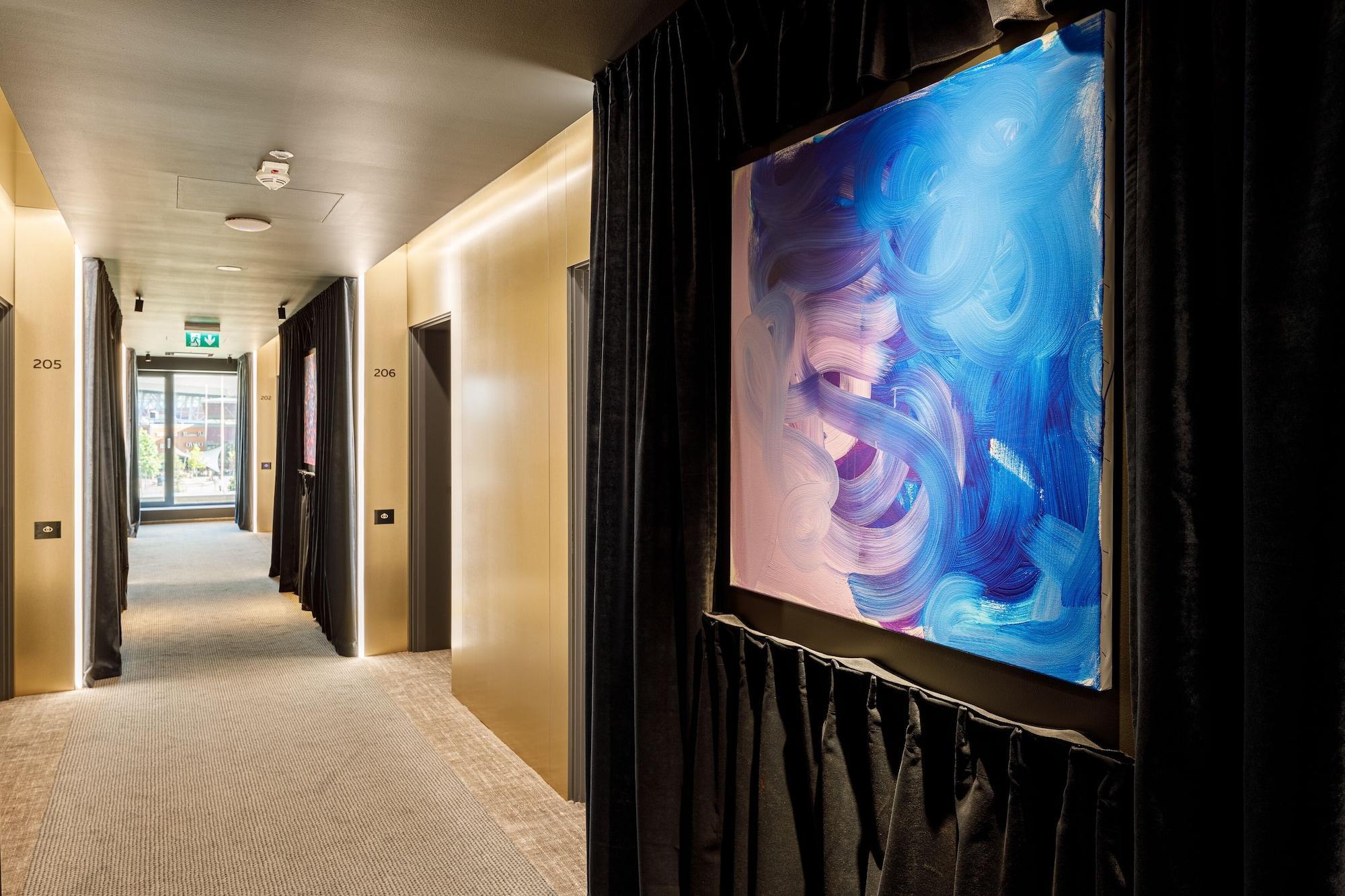 Hotel Qosmo