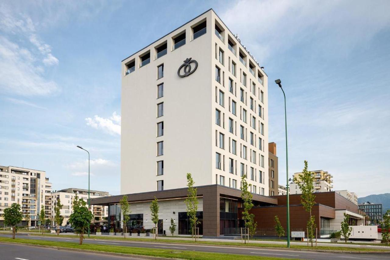 Qosmo Hotel